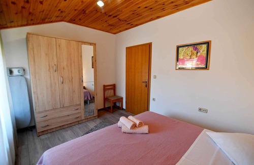 Pobri Apartment | Holiday apartment with air conditioning and terrace