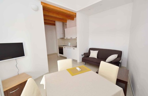Medulin Apartment | Holiday apartment with air conditioning and terrace with sea view