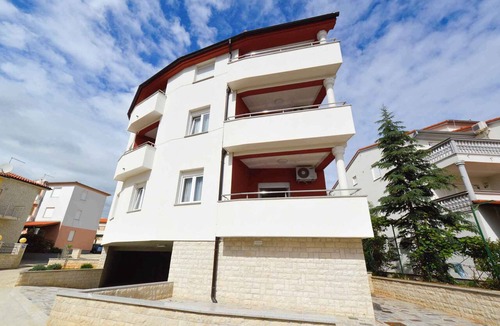 Medulin Apartment | Holiday apartment with air conditioning and terrace with sea view