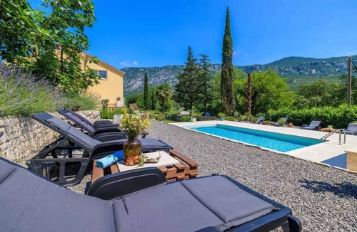 Tribalj Apartment | Holiday apartment with pool in idyllic surroundings