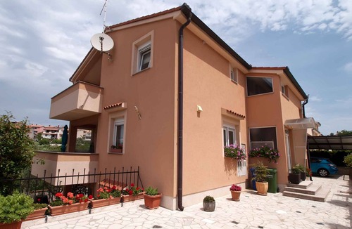 Vinkuran Apartment | Holiday apartment with air conditioning and terrace