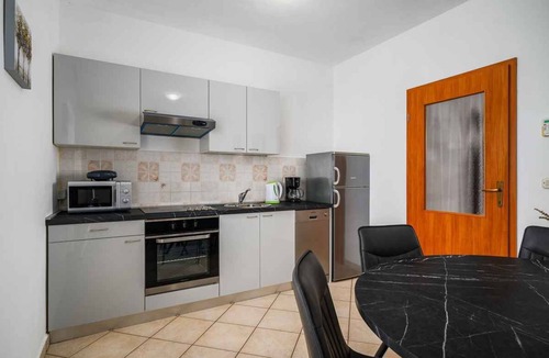 Drenje Apartment | Holiday apartment with pool