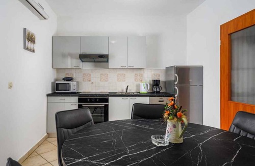 Drenje Apartment | Holiday apartment with pool