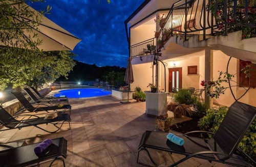 Drenje Apartment | Holiday apartment with pool