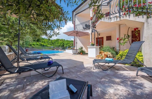 Drenje Apartment | Holiday apartment with swimming pool, sauna and whirlpool