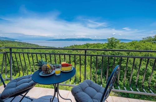 Drenje Apartment | Holiday apartment with swimming pool, sauna and whirlpool