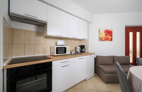 Drenje Apartment | Holiday apartment with sea view, swimming pool and hot tub
