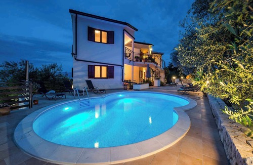 Drenje Apartment | Holiday apartment with sea view, swimming pool and hot tub