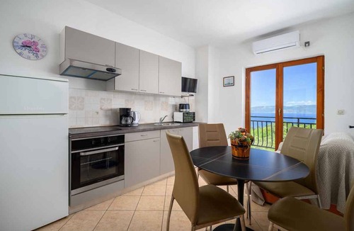 Drenje Apartment | Holiday apartment with sea view