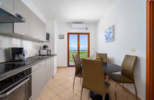 Drenje Apartment | Holiday apartment with sea view