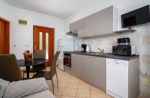 Drenje Apartment | Holiday apartment with sea view