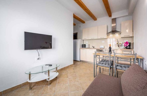 Drenje Apartment | Holiday apartment with sea view