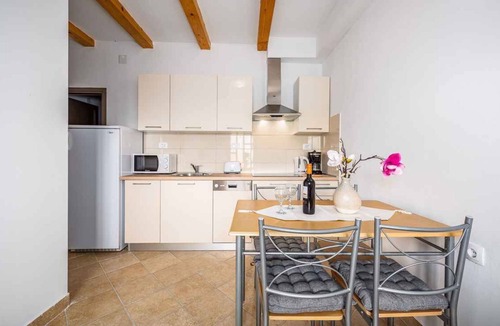 Drenje Apartment | Holiday apartment with sea view