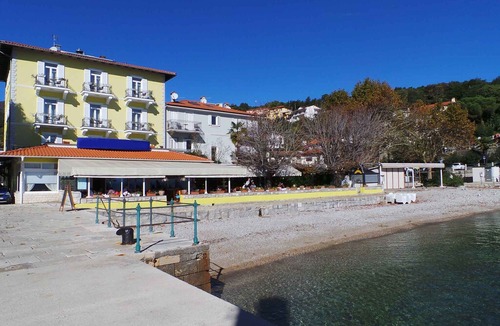 Ika Apartment | Holiday apartment with sea view