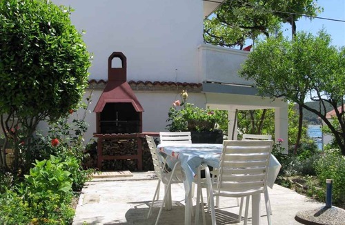 Kampor Apartment | Holiday apartment with terrace and air conditioning