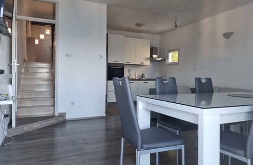 Marusici Apartment | Holiday apartment with terrace and air conditioning