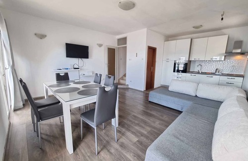 Marusici Apartment | Holiday apartment with terrace and air conditioning