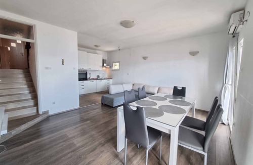 Marusici Apartment | Holiday apartment with terrace and air conditioning