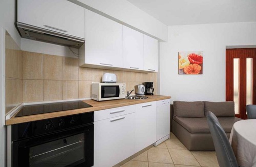 Drenje Apartment | Holiday apartment with terrace and sea view