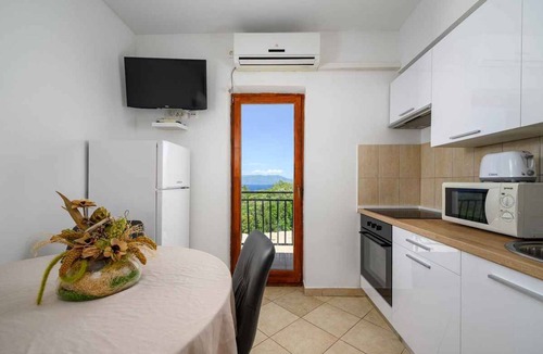 Drenje Apartment | Holiday apartment with terrace and sea view
