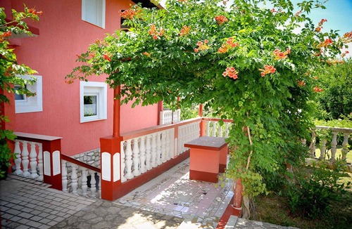 Lopar Apartment | Holiday apartment with terrace and air conditioning