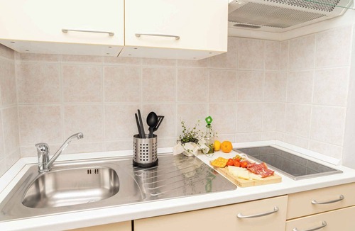 Ravni Apartment | Holiday apartment with terrace and sea view