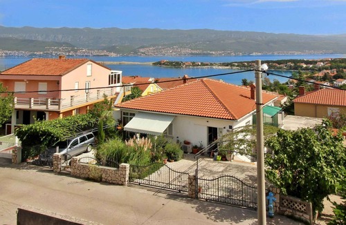 Silo Apartment | Holiday apartment with terrace and air conditioning