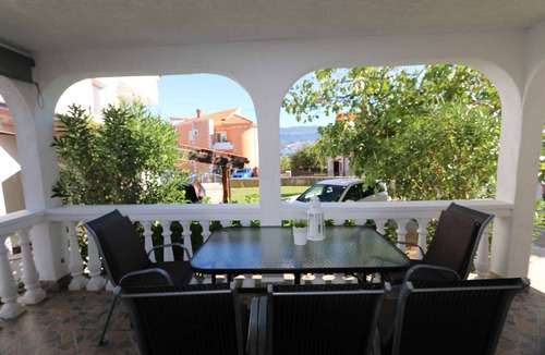 Silo Apartment | Holiday apartment with terrace and air conditioning