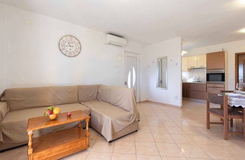 Salatic Apartment | Holiday apartment with use of pool