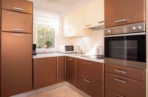 Salatic Apartment | Holiday apartment with use of pool