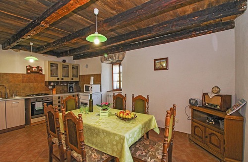 Sumber House | Holiday cottage Erika * 6000 m2 garden, playground, BBQ, dogs welcome