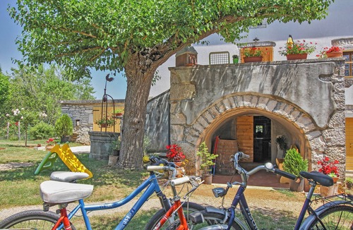 Sumber House | Holiday cottage Erika * 6000 m2 garden, playground, BBQ, dogs welcome