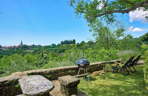 Groznjan House | Holiday cottage Funtana * unique views, private garden with BBQ