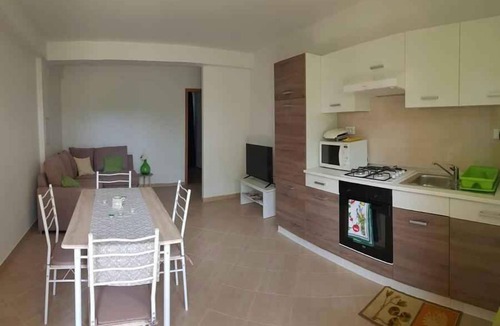 Makovci Apartment | Holiday flat with air conditioning and barbecue