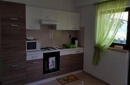 Makovci Apartment | Holiday flat with air conditioning and barbecue