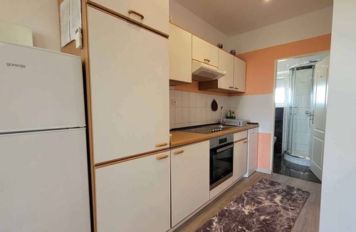 Milovcici Apartment | Holiday flat with balcony and barbecue