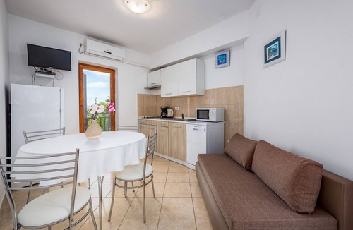 Drenje Apartment | Holiday flat with sauna, sea view, whirlpool and heated pool
