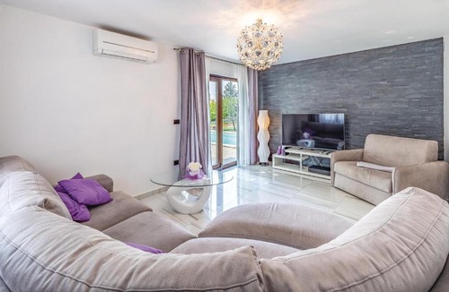 Puntera House | Holiday Home Barban with Fireplace I