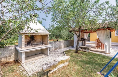 Puntera House | Holiday Home Barban with Fireplace I