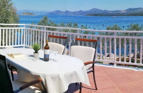 Putnikovic Apartment | Holiday Home Blue Dream - Two Bedroom Apartment with Terrace and Sea View (A1)