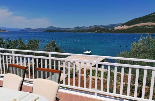 Putnikovic Apartment | Holiday Home Blue Dream - Two Bedroom Apartment with Terrace and Sea View (A1)