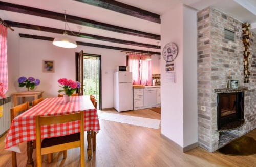 Brod na Kupi House | Holiday Home Božica by Interhome