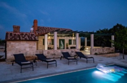 Praznica House | Holiday Home Bračuta- Two Bedroom Holiday Home with Pool