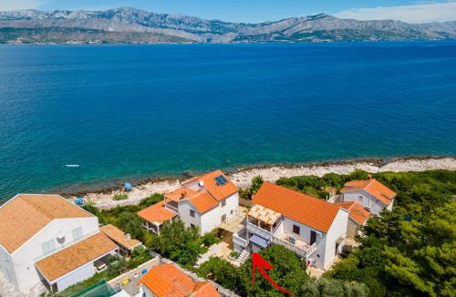 Splitska Villa | Holiday Home Dalmatinka - 20m From the Beach