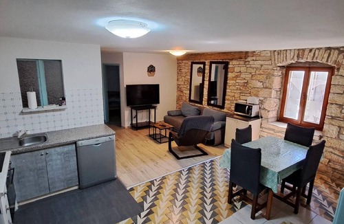 Muntic House | Holiday home Eti and Mia , 13 persones, piscine