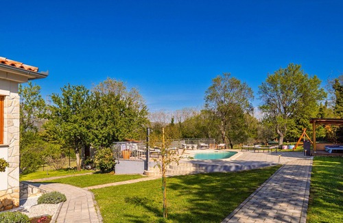 Nedescina Villa | Holiday Home Flores with Pool