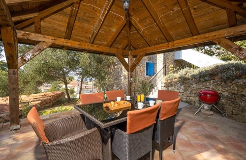 Supetarska Draga House | Holiday Home in Supetarska Draga with Seaview, Terrace, Air condition, WIFI (890-1)