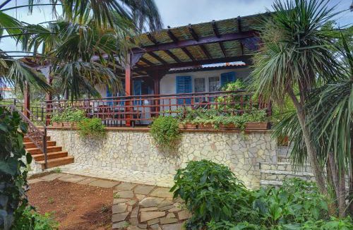 Banjole House | Holiday Home in Banjole near Sea Beach