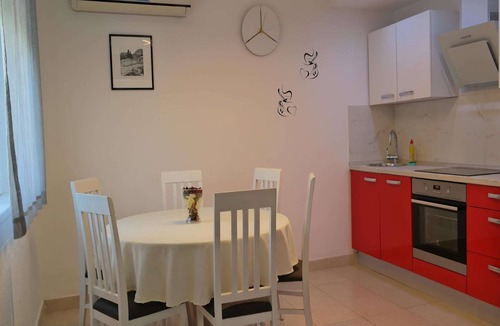 Silo House | Holiday home in center of Šilo near beach