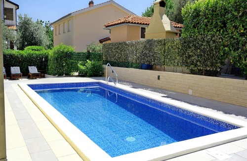 Silo House | Holiday home in center of Šilo near beach